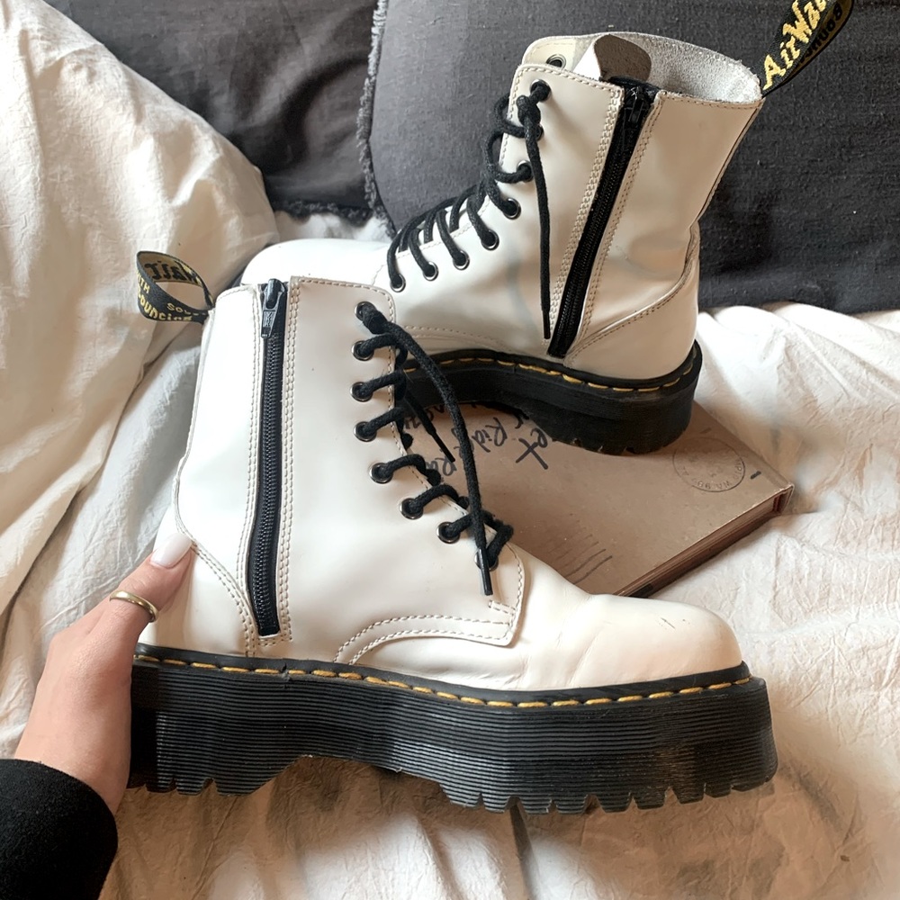 JADON White Platform Doc Martens | size women’s 8